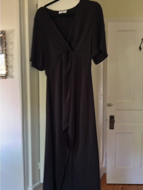 Babaton Dresses & Skirts - Babaton Black Twist-Front Maxi Dress